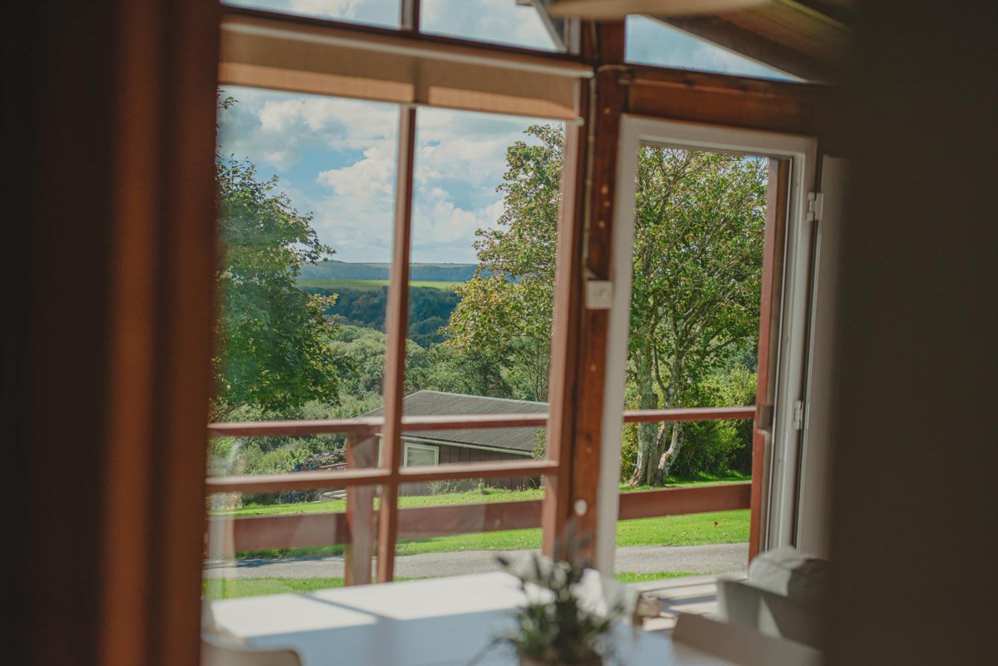 Timber Hill Self Catering Cedar Lodges Broad Haven Exterior foto